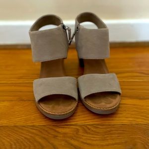Toms Heels, Size 6